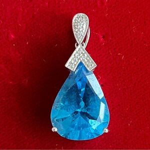 Elegant Blue Teardrop Pendant